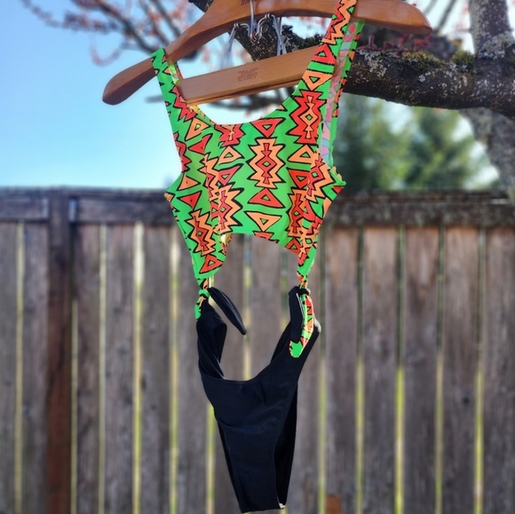 Gotcha Swimsuit by Icons of Culture Size M - Picture 1 of 3